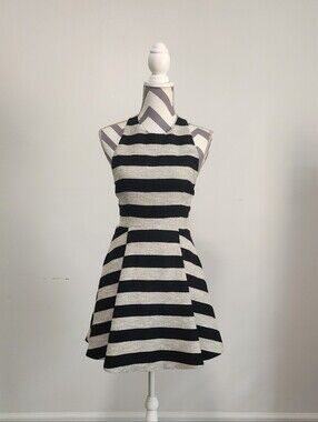 Alice + Olivia Chase Box Pleat Dress Size 2